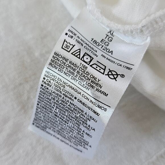 Old Navy One Piece Anime T-Shirt White Graphic Crewneck Unisex XL 100% Cotton - Picture 4 of 8